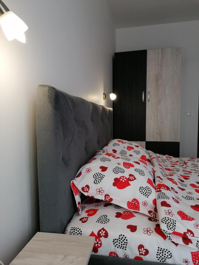Ama Apartament Cu Terasa 50 Mp & Parcare Brašov Exteriér fotografie